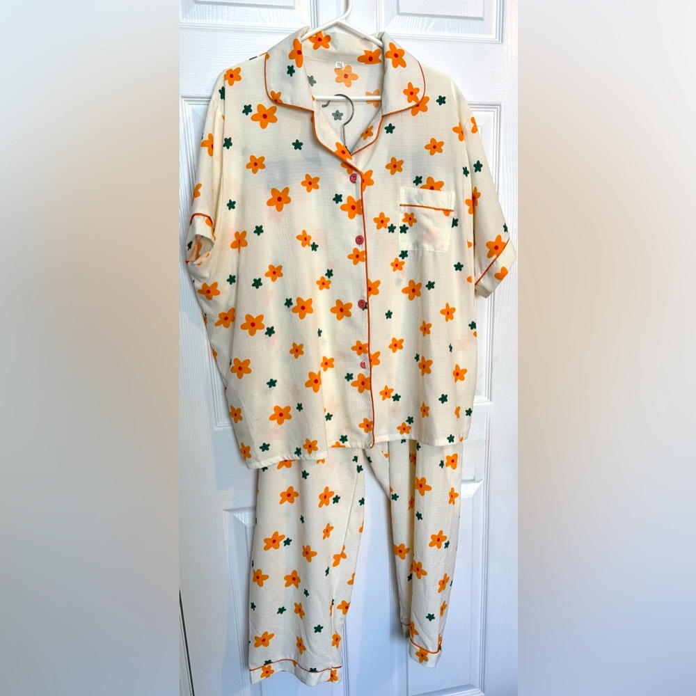 White & Orange Floral Women’s 2 Pieces Pajamas 5XL, US 22/24
